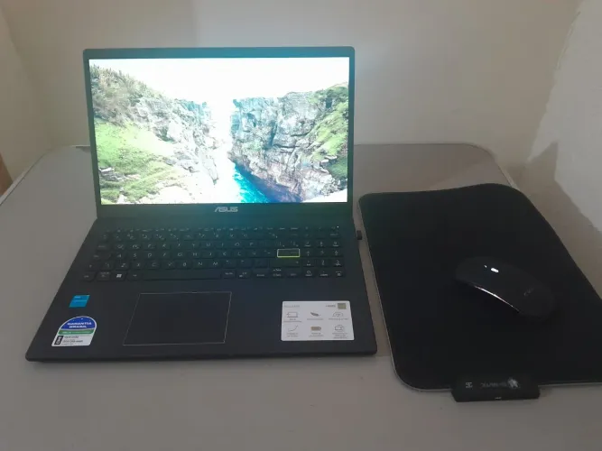 Notebook! Semi novo não usei comprei este mês fez 1 ano. entrega a combinar