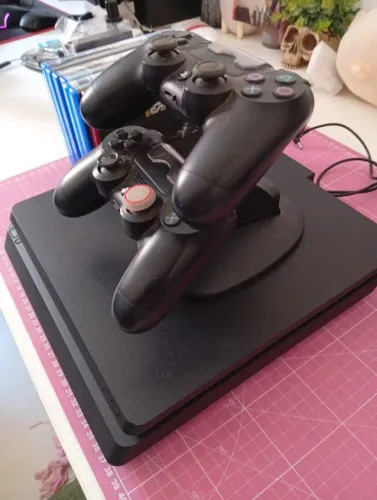 Playstation 4 slim