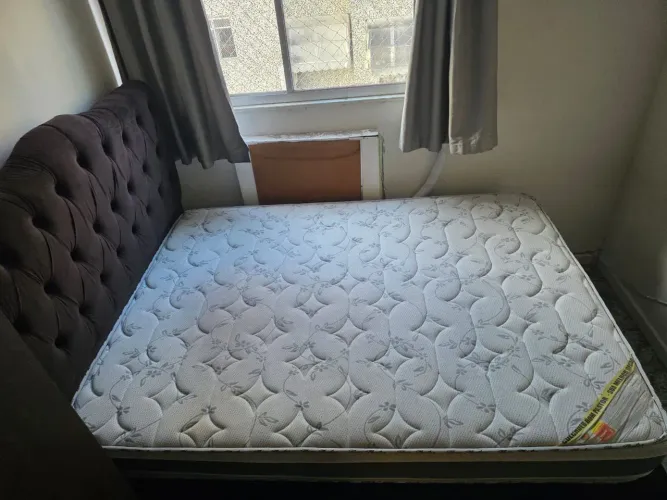Cama Box Báu, cabeceira e colchão. Base Casal Bipartido com Pistão a Gás. (PRETO)