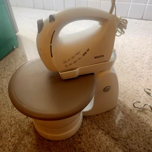 Batedeira de mão Walita mod RI 7115, 300W, 127V, 60Hz quase sem uso c/caixa e completa