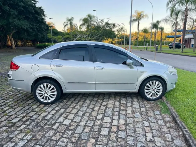 Fiat Linea Essence 1.8 Flex 16V 4P 2013