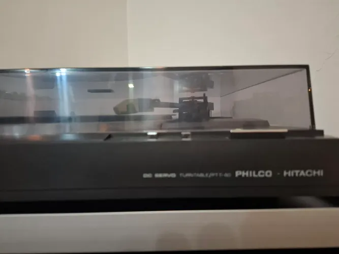 Toca discos vintage Philco Hitachi PTT-60