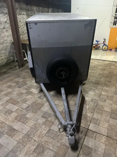 Reboque baú
