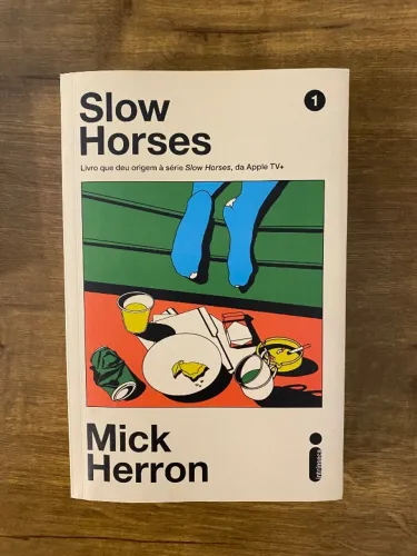 Livro Slow Horses *USADO*