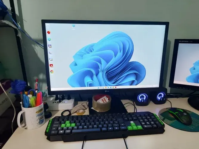 Monitor LG 19,5 polegadas semi novo otimo estado