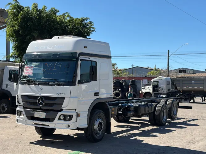Mercedes Bens Atego 2430 ano 2014 automático, segundo dono pouco rodado