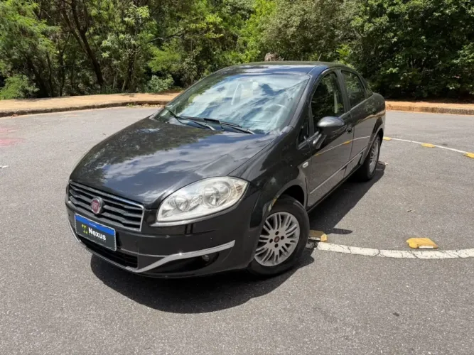 Fiat Linea Essence 1.8 Flex 16V 4P 2015