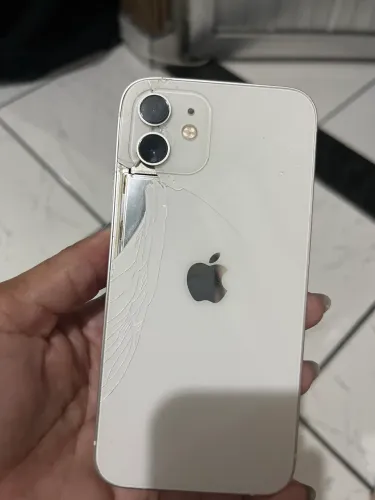 iPhone 12 danificado 