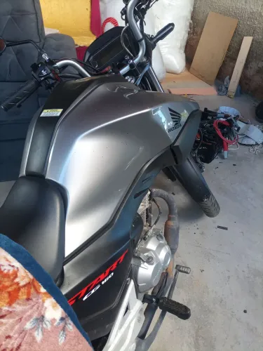 Vendo cg 2025 com 2.000 km zerada