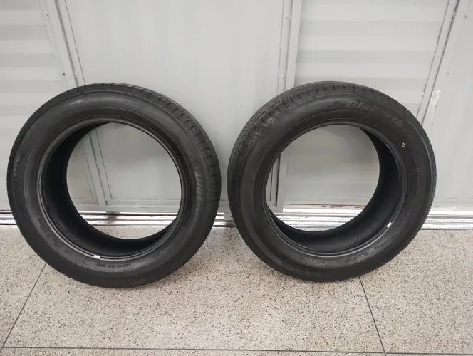 Par de pneus Yokohama 225/60 R18 
