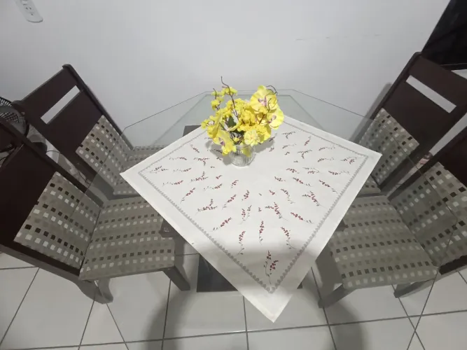 Mesa com 6 cadeiras