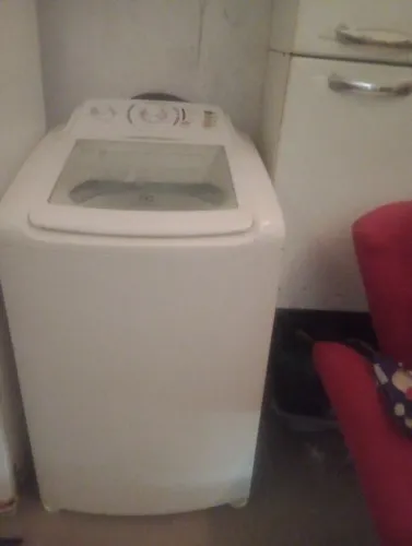 Vendo máquina com defeito na placa 10 kilos lava e seca
