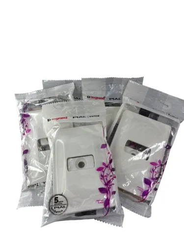 LOTE - KIT 05UNI PLACA 1 POSTO + SAIDA DE FIO 4X2 LEGRAND PIAL