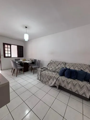 Vendo casa em condomínio fechado na Rua do Aririzal