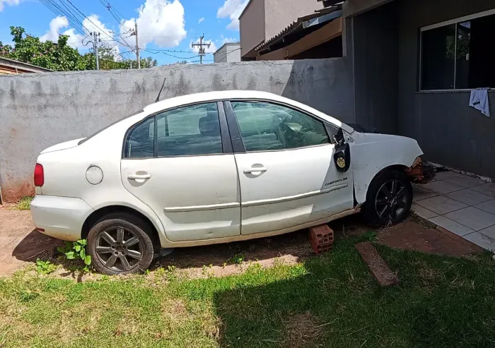 Vendo carro para desmanche ou coisa do tipo