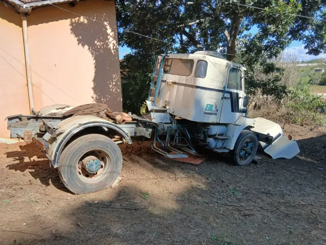Vendo motor volvo nl 340 feito todo bonba e bicos e turbina todo novo .vendo inteiro ou em