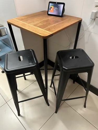 Mesa tok stok e 2 banquetas
