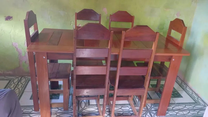 Mesa com 6 cadeiras