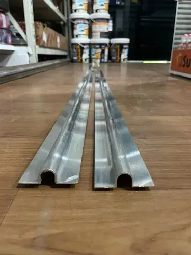 Trilho em Alumínio para Portão com Base Lisa Parafusar 2X3 Metros(Total 6 Metros)