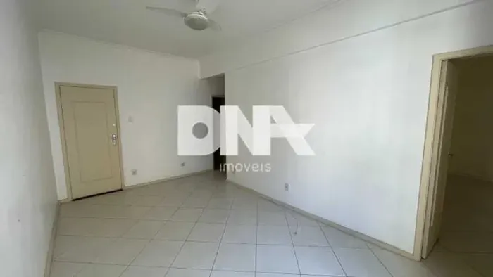 Apartamento - / Residencial / Copacabana