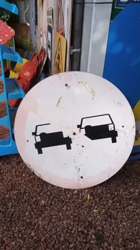 Placa antiga de estrada 1 metro