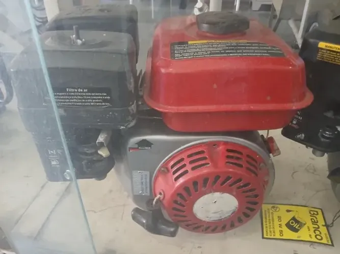 Motor a gasolina 5,5 HP marca Toyama usado