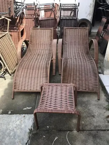 KIT COM 2 CADEIRAS DE PISCINA ESPREGUIÇADEIRA MAIS MESINHA