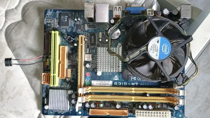 placa mãe biostar  G41T-M7 com processador 