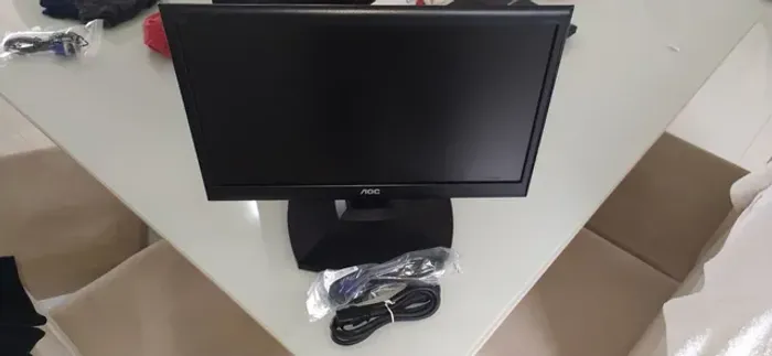 Monitor AOC 18.5 LED 100% funcionando.