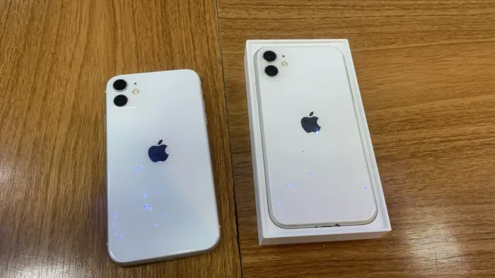 iPhone 11 seminovo branco