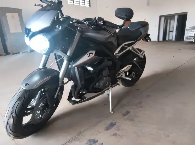 Triumph Streep triple 765 RS 