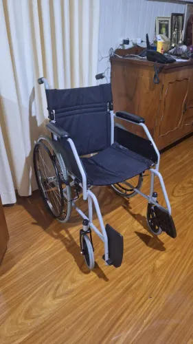 Cadeira de rodas dobrável