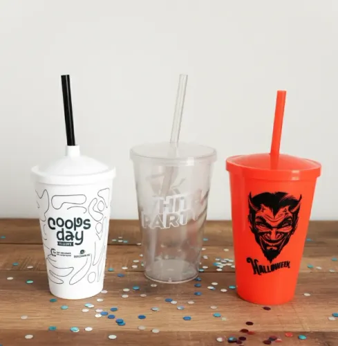 3 Copos de Festa com Tampa e Canudo