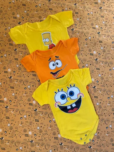 Body Mesversário Tamanho P (3 a 6 meses) | Bob Esponja, M&Ms e Bart Simpson