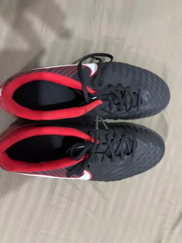 Chuteira Nike Society