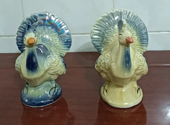 Belíssimos Casal Pavões Decorativos em Cerâmica *Anos 70* Vintage