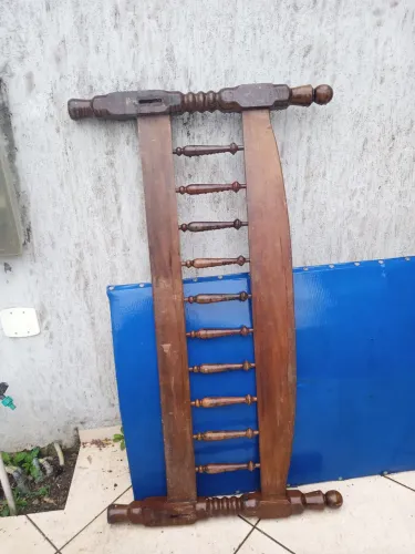 Cabeceira de cama de madeira antiga 