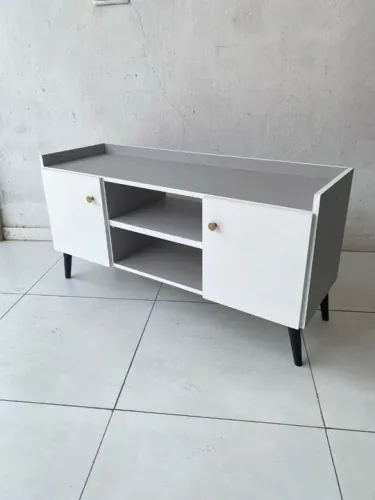 Rack de TV branco moderno com prateleiras