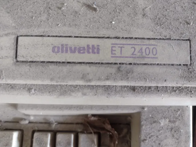 Máquina elétrica de escrever Olivetti