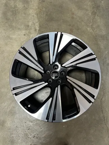 Jogo De Rodas Audi Rs Q8 Original Preto Diamantado 5x112 - 22x9,5 Offset 36 (Nv)