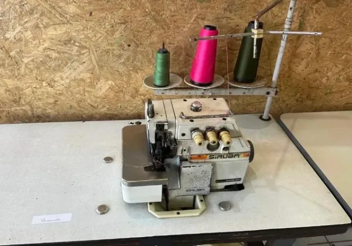 Máquina de costura Overlock