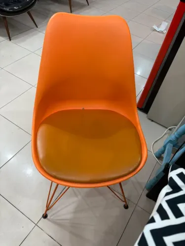 Cadeira Laranja Moderna