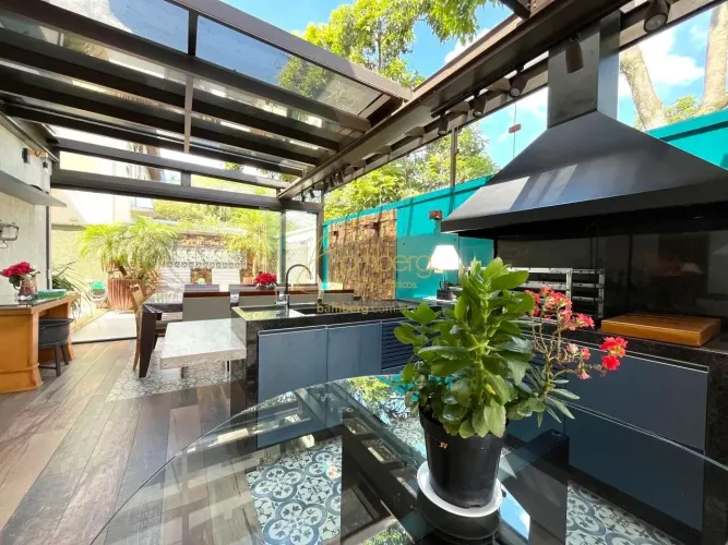 Casa em Condomínio Fechado| Reformada | Campo Belo | 373 m² | 4 Suítes | 5 Vagas
