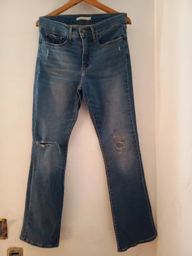 Calça Jeans Levi's® 315 Shaping Bootcut tamanho W30/ L32 - Tam 40