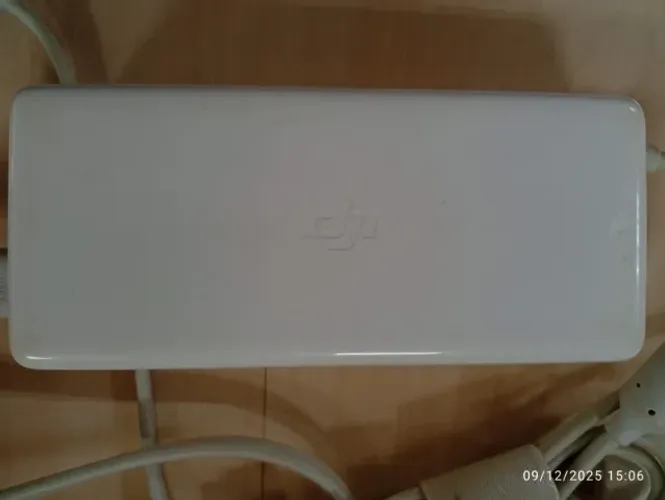 Oportunidade! Carregador fonte em bom estado de conservação. Drone Phantom 4 Pro.