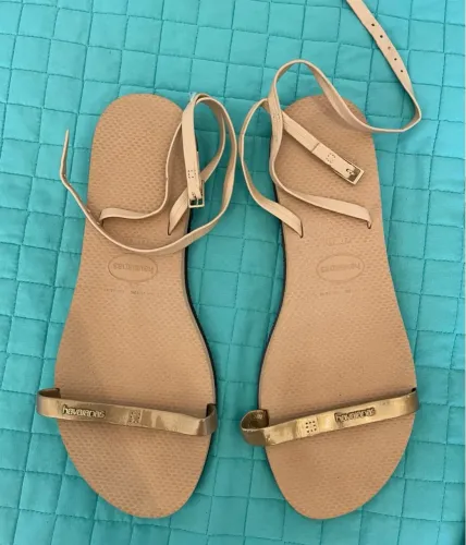 Sandália Dourada Havaianas