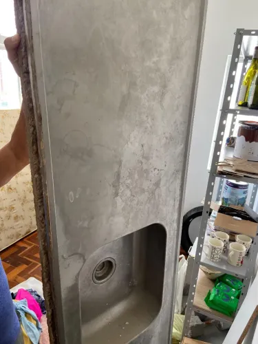 Cuba/Pia de material não identificado