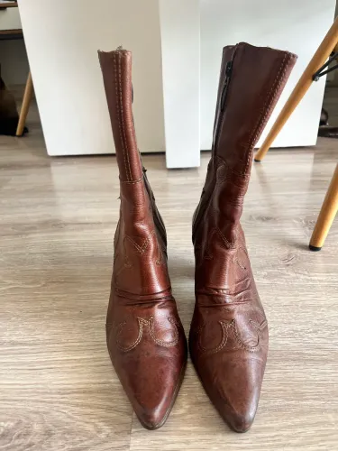 Bota em couro Schutz