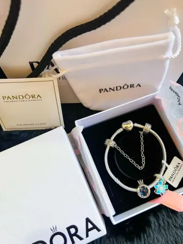 Pulseira pandora completa com trava de segurança e berloques