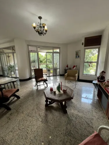 Apto, 230m², 4 suítes, 2 vgs no Ed. Pallazo Verona